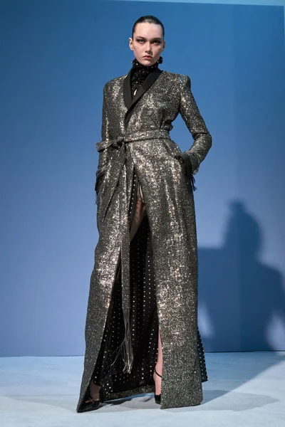 Look 16